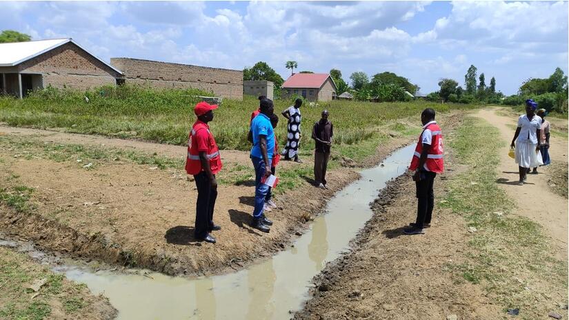 Teams from the FAO and the Uganda Red Cross survey work done to clean up canals from debris and other blockages that cause flooding in heavy rains.